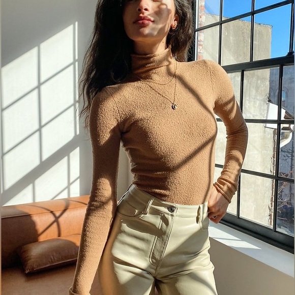 New Aritzia Wilfred Darling Sweater - Picture 1 of 11